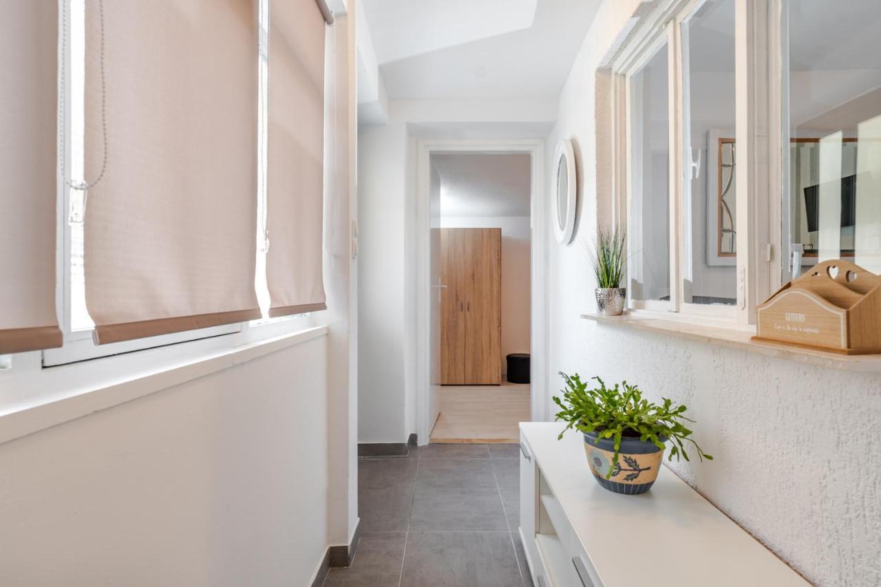 Heavenly Corner Apartment Split Exterior photo